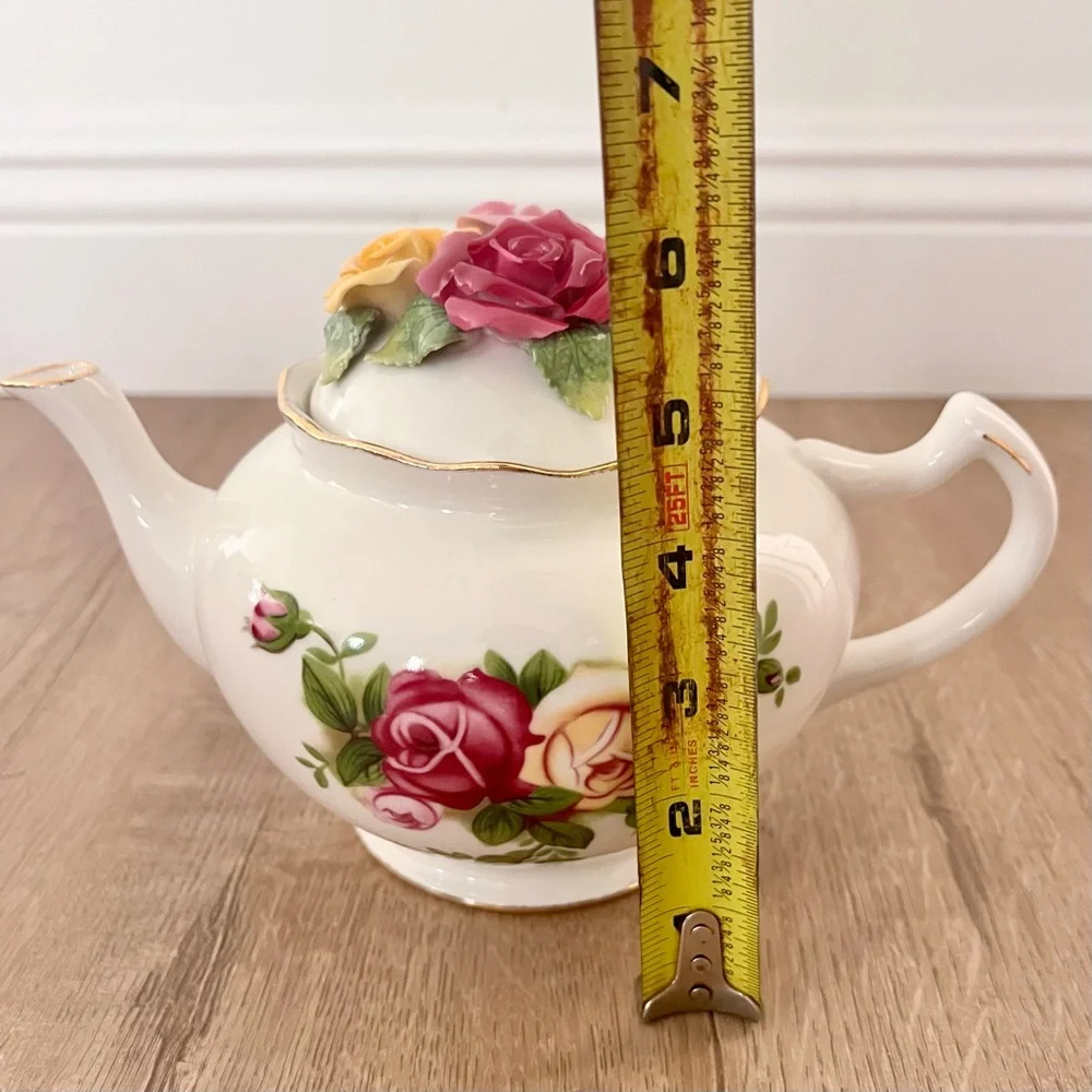 Royal‎ Albert Old Country Roses Teapot with Butterfly & Roses on Lid Vintage